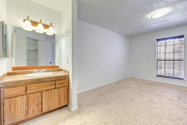 Photo - 2800 Jeanetta St Unidad 2504