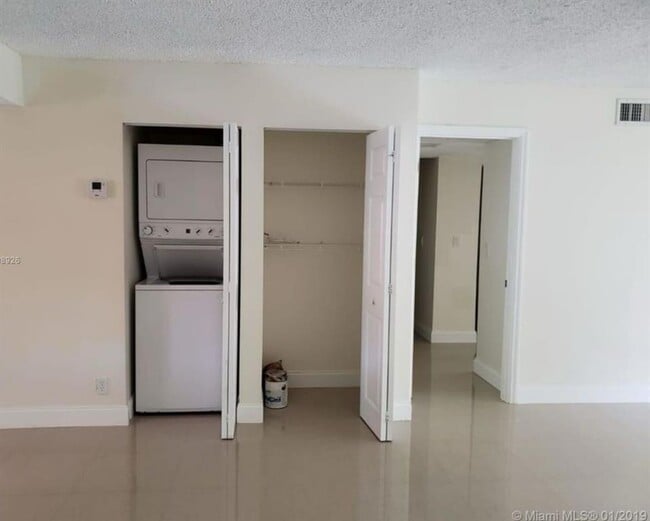 Photo - 227 Lakeview Dr Unit 104