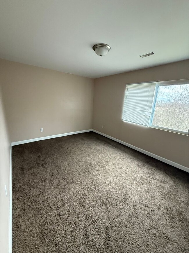 Building Photo - 230 Tedmark Ct Unit Apt 3
