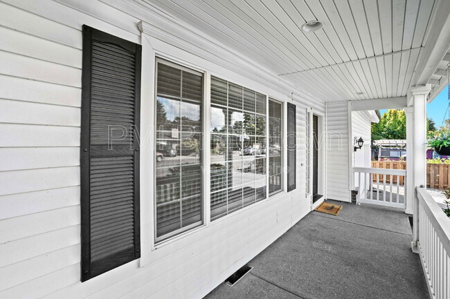 Photo - 2136 NE 13th Ave