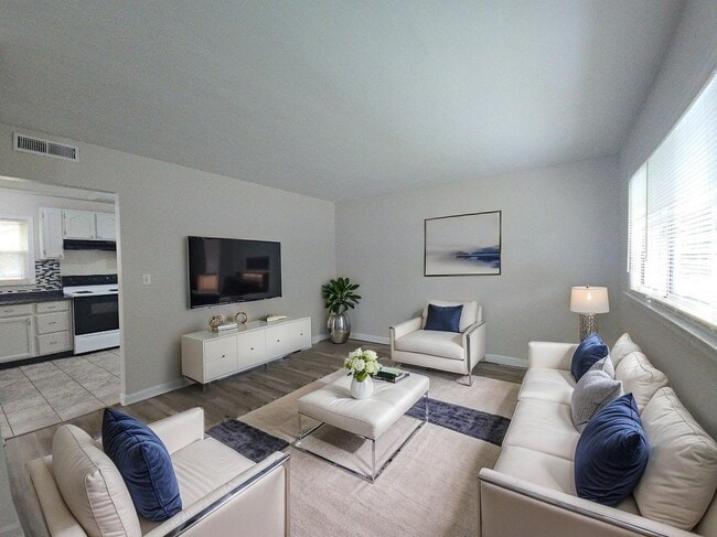 Photo - 1011 Blakley Dr
