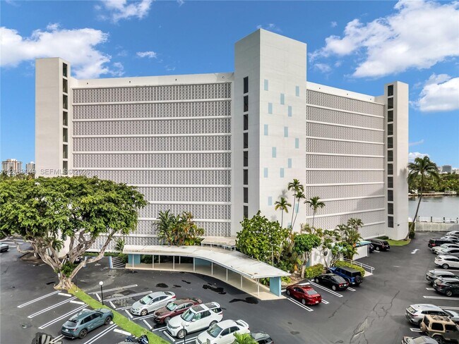 9101 E Bay Harbor Dr Unit 706