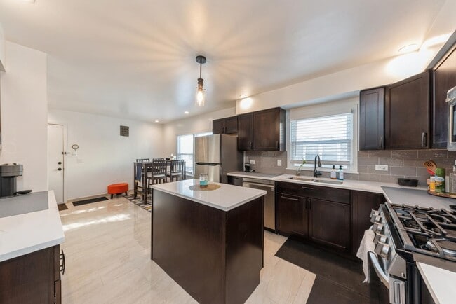 Photo - 856 E Capri Dr