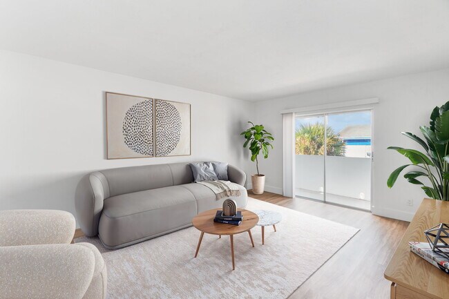 Photo - Lakeshore Presidential Apartments