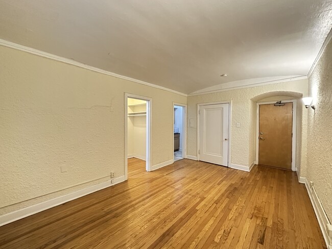 Building Photo - 535 W Arlington Pl Unit J03P