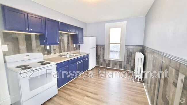Building Photo - 208 Thompson St Rental