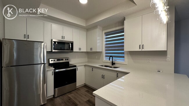 Building Photo - 449 Grey St Unit 2
