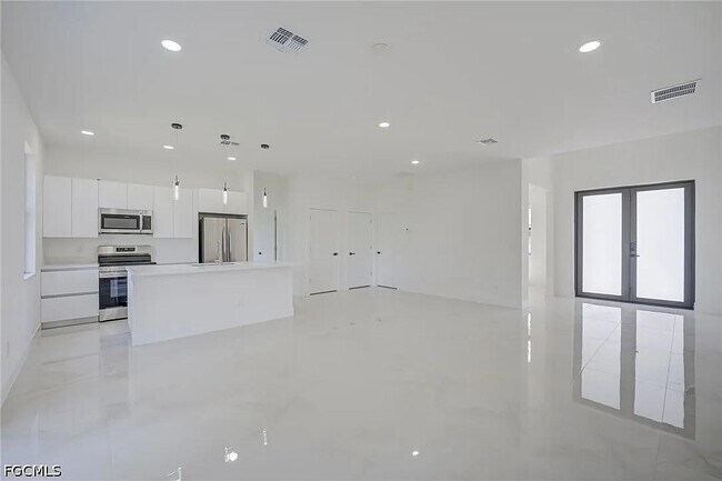 Photo - 5905 Sunshine Blvd N