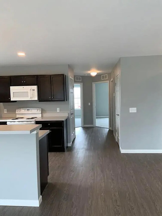 Photo - 200 Larkspur Ln