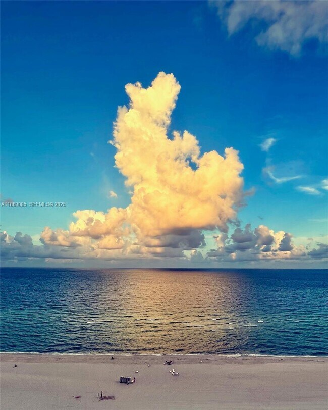 Building Photo - 5601 Collins Ave Unit 1607