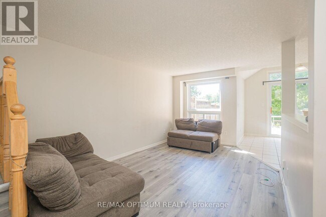Photo - 139 Activa Ave
