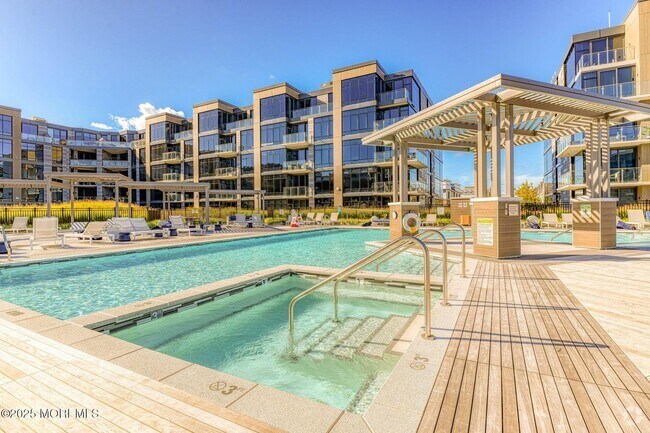 Building Photo - 30 Melrose Terrace Unit 603 Rental