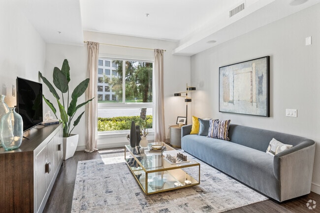 A1 1BR, 1BA - 690SF - Living Room