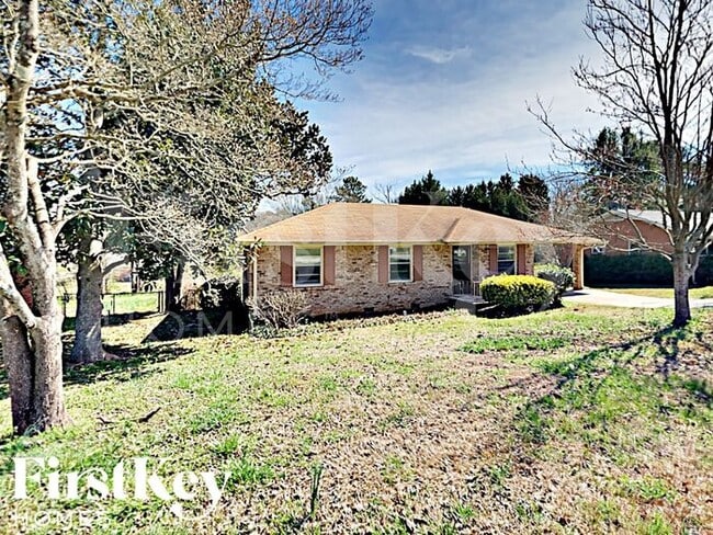 Building Photo - 2672 Lilac Dr