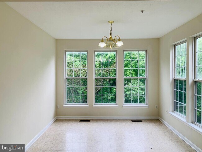 Photo - 1481 Pangbourne Way