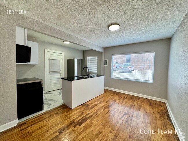 Building Photo - 1112 W 45th St Unit 1112-1 Rental