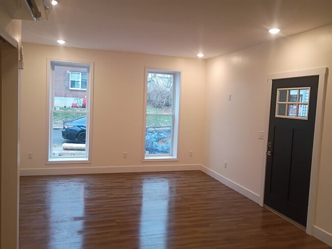 Photo - 1320 Banklick St