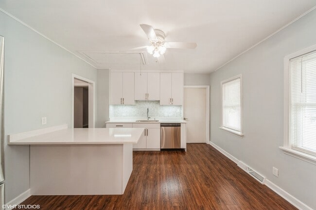 Photo - 848 Lee St