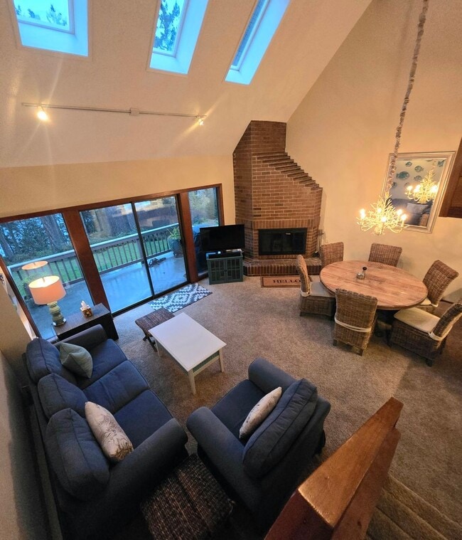 Building Photo - ***PENDING APPLICATION***2 Bed, 2 Bath Furnished Kala Point Top-Floor Condo with Views, Decks & R...