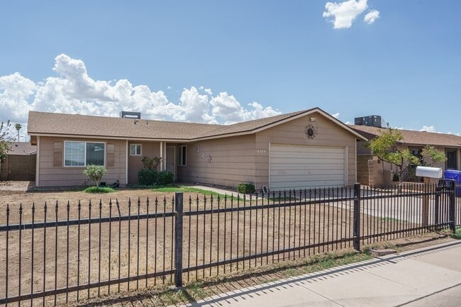 Building Photo - CHARMING 3 BED/2 BATH HOME IN TOLLESON!