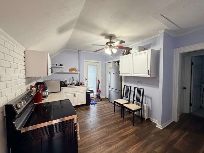 Photo - 341 Linwood Ave Unidad 2