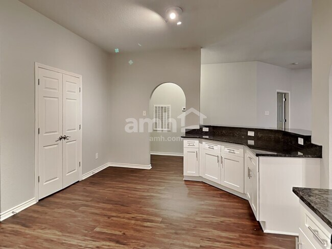 Photo - 5010 Chase Mountain Dr