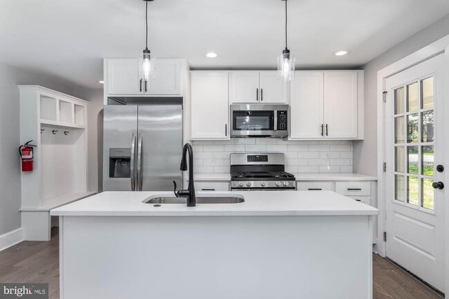 Photo - 139 W Germantown Pike