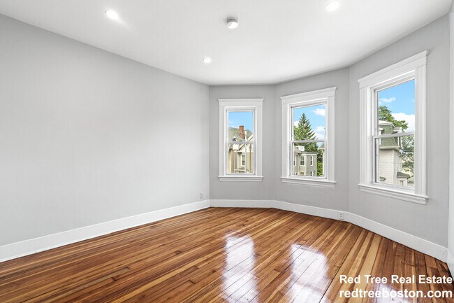 79 Pleasant St Unit 3