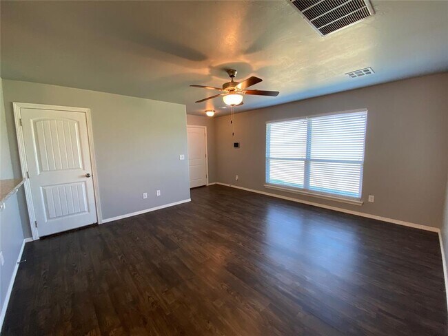 Photo - 491 Washington Ave NW