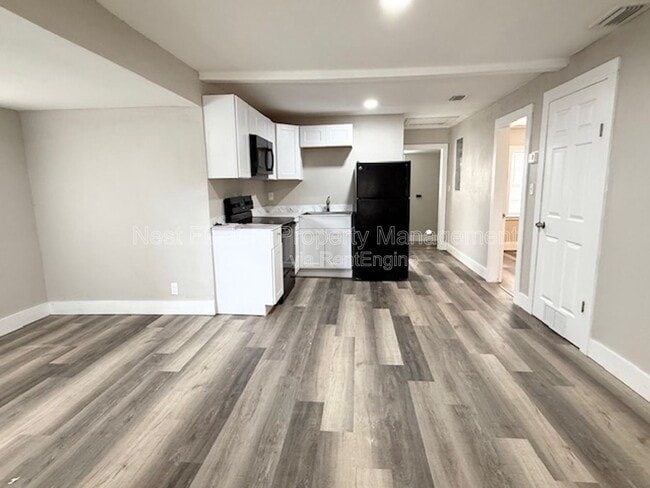 Photo - 222 9th St S