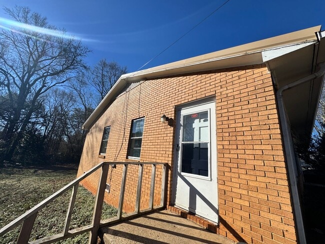 Photo - 122 Woodland Ave Unit B