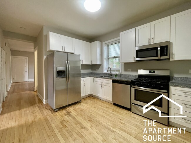 Building Photo - 2515 N Kilbourn Ave Unit 1R