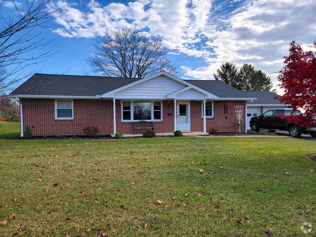 Building Photo - 217 N Penryn Rd Rental