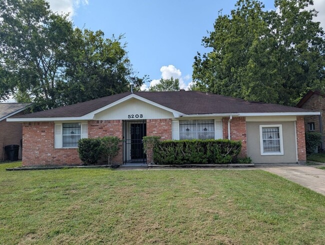 Building Photo - 5203 Heathercrest Dr Rental