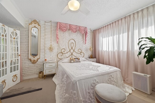 Building Photo - 3809 N Braeswood Blvd Unit 21