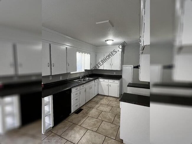 Photo - 4016 Maple St