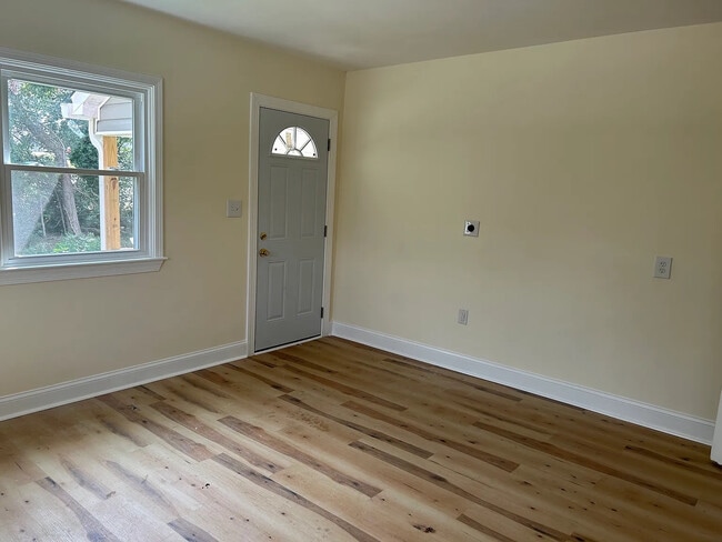 Room in Duplex on Richardson Ave
