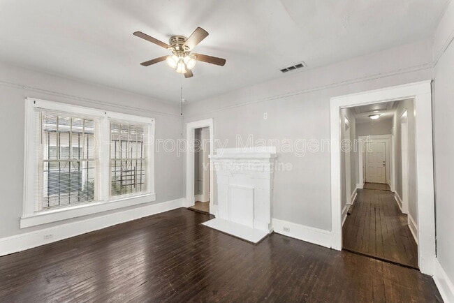 Photo - 896 Spencer St NW