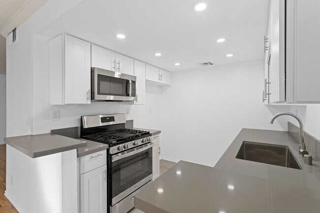 New Kitchen Cabinets & Appliances - 4511 Murietta Ave