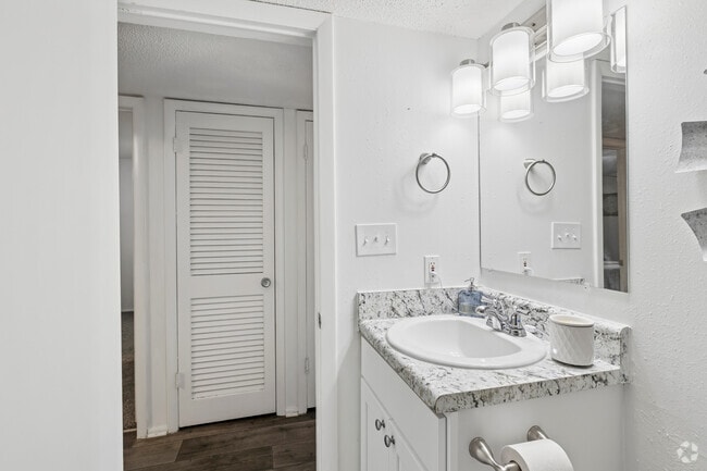 The Norway - 2BR, 1.5BA - 850SF - Bathroom
