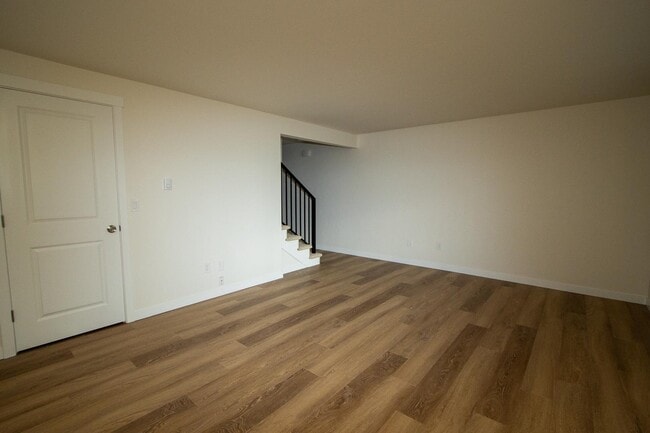 Photo - 403 43rd Ave SW