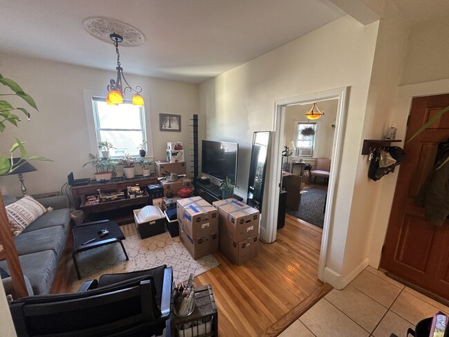 Building Photo - 188 Lowell St Unit #2 Rental