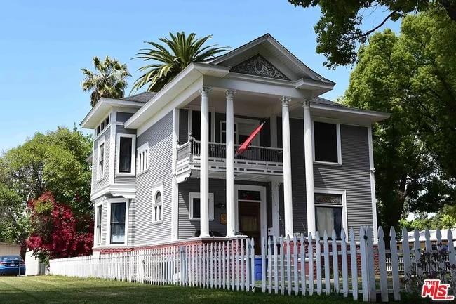 Photo - 695 N Main St Unidad Bedroom 1