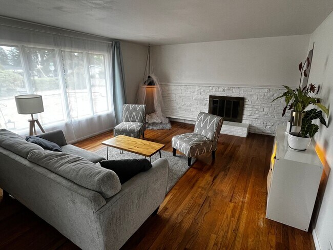 Photo - Beautiful 3 Bedroom Home in Lakewood!