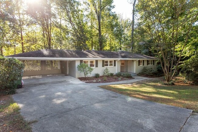Photo - 305 Old Ivy Rd NE House