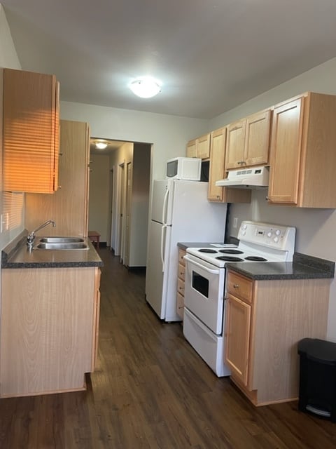 Building Photo - 9004-9086 86 St Unit 204