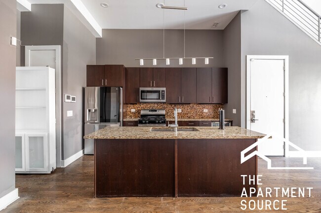 Photo - 1008 W Lake St Unit 2