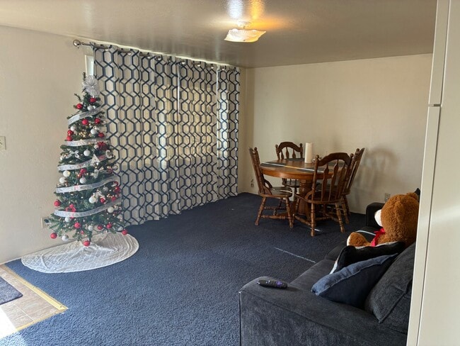 Photo - 202 W Lorene Ln