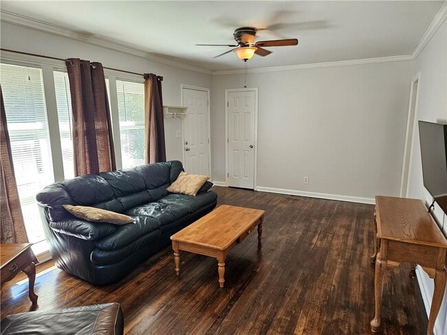 Photo - 173 Nancy Dr SE