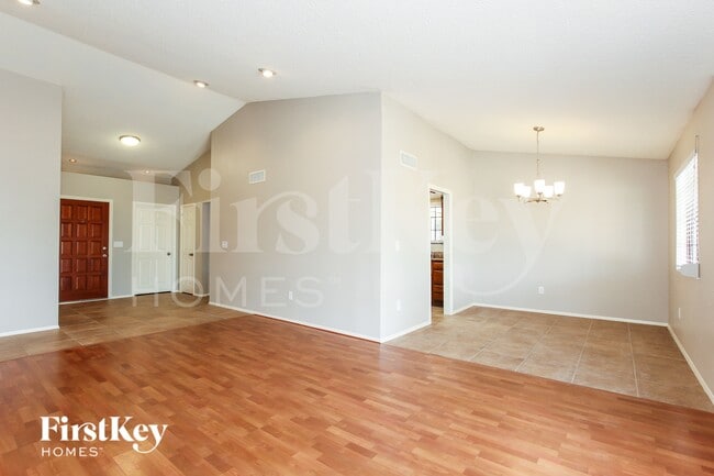 Photo - 4323 E Beck Ln